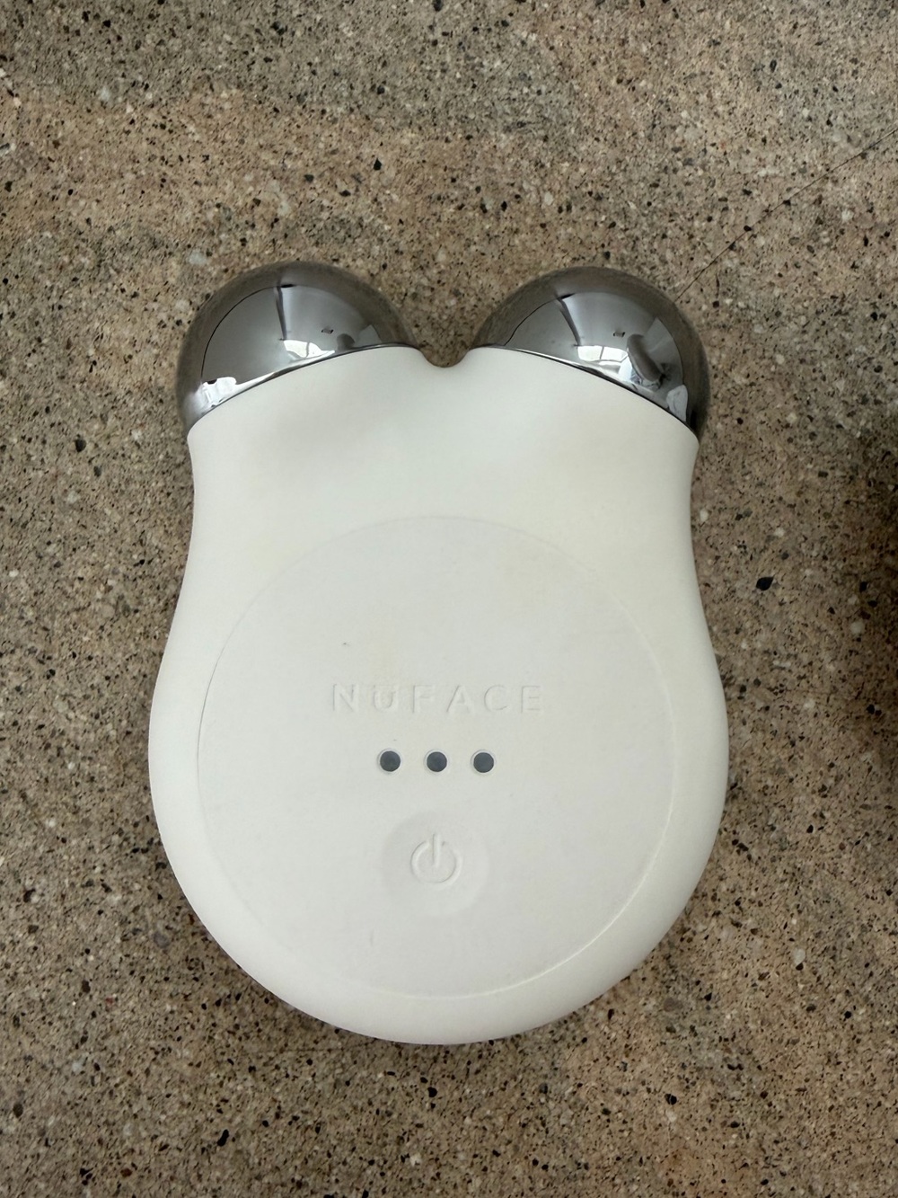 Nuface Mini+ Micro current Device in White - Picture 2 of 4